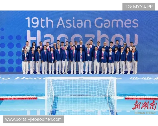 国际水球裁判抵达赛区,进行规则统一学习